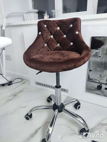 Стул для мастера с регулировкой по высоте