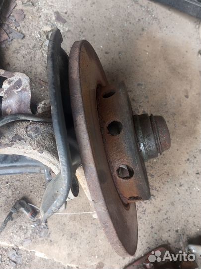 С тупица с рычагами в зборе