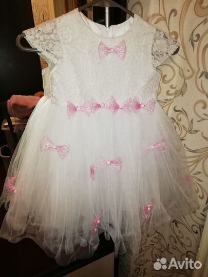 Продам платья для девочки примерно 3-4 года