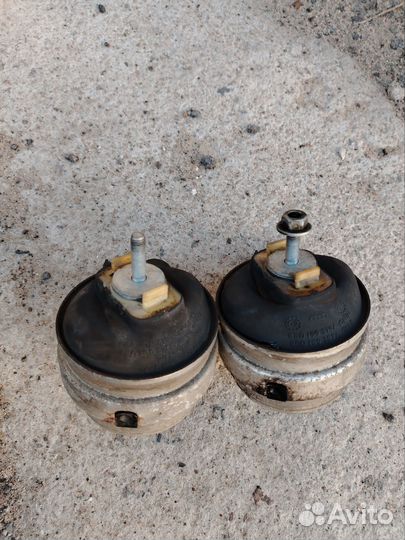 Опоры двигателя Audi A6 Allroad 2.5 TDI 8E0199379E