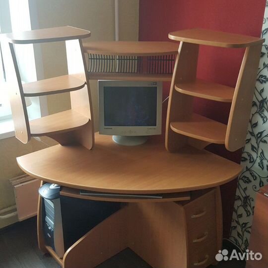 Компьютерный стол