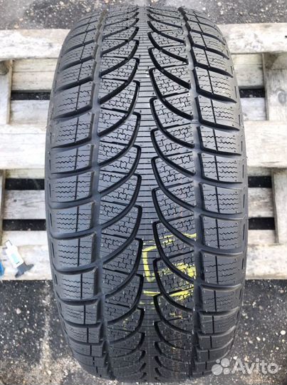 Bridgestone Blizzak LM-32 215/50 R17