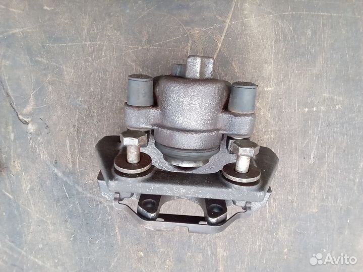 Суппорт тормозной задний левый BMW X5 e53