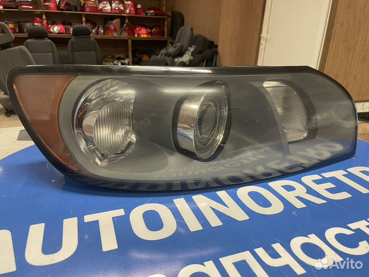 Фара правая Volvo V50 30698894 (2004 - 2012)
