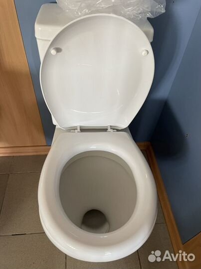 Унитаз с бачком новый