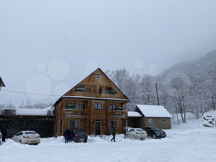 Дом 400 м² на участке 2 га