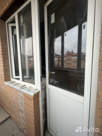 Балконная дверь с окном