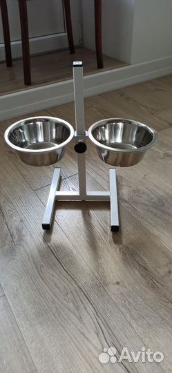 Подставка с мисками для собак