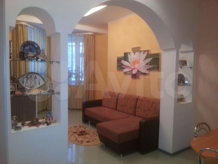 2-к. квартира, 58 м², 1/6 эт.