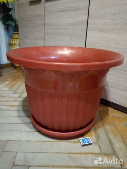 Большой горшок для цветов