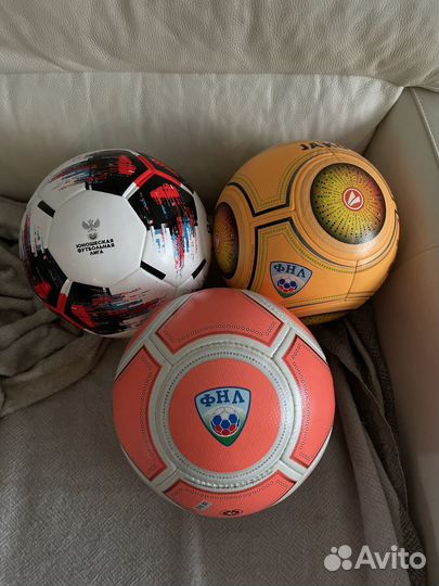 Футбольные мячи