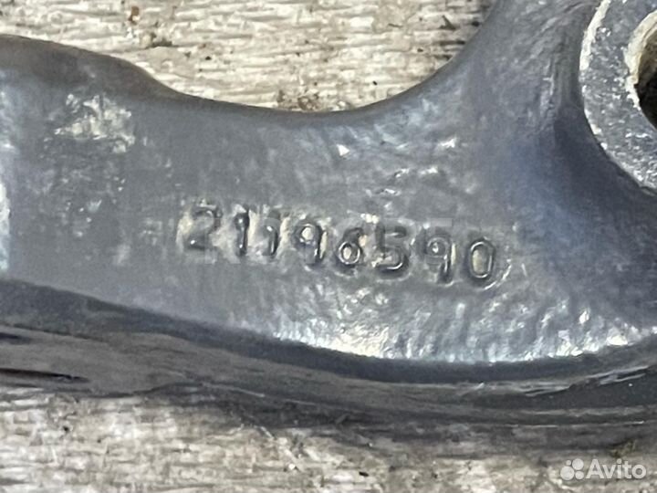 Кронштейн кабины левый Volvo FH 3 2015 21196590