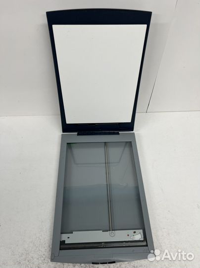 Сканер Canon планшетный