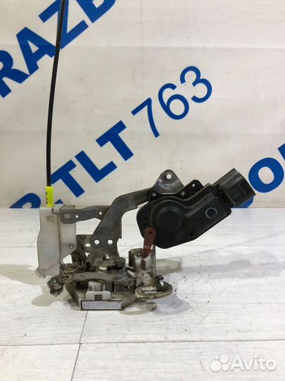 Замок двери передний правый peugeot 107 1.0 мт