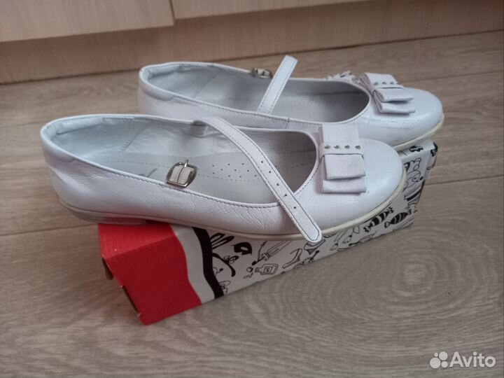 Туфли белые школьные