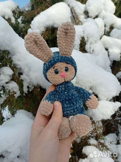 Вязаный заяц