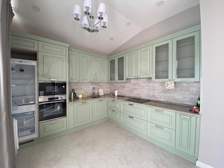 4-к. квартира, 130 м², 3/4 эт.