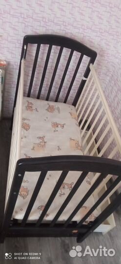 Детская кроватка с маятником