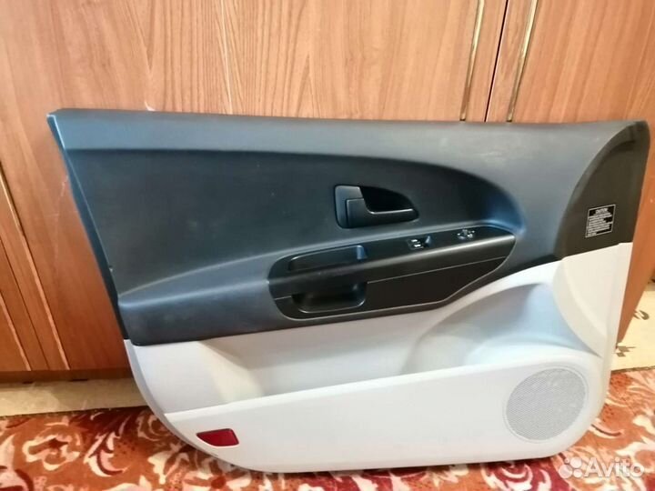 Обшивка левой двери