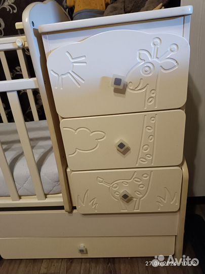 Детская кроватка трансформер с маятником и комодом