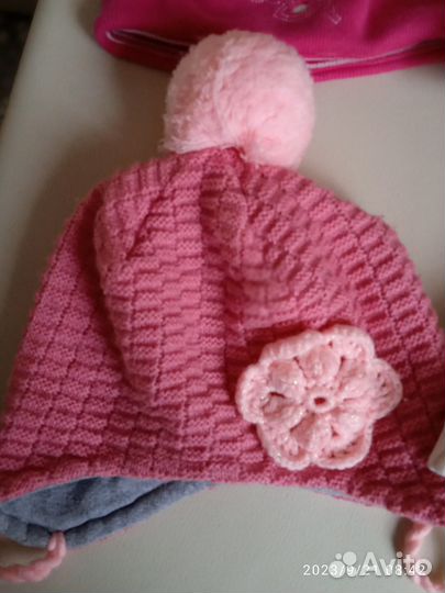 Много шапочек на девочку