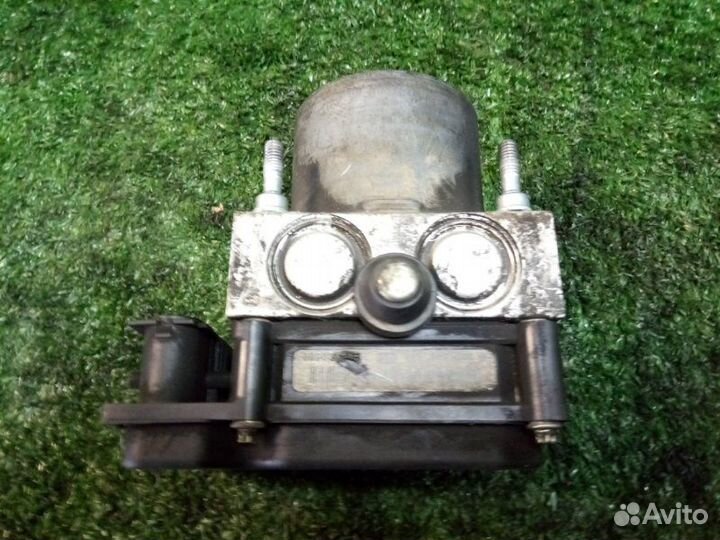 Блок abs Nissan Tiida SC11X HR16DE 2013