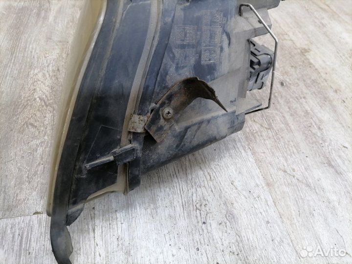 Фара передняя правая Audi A6 C5 2002