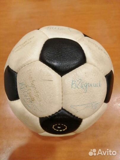 Футбольный мяч с автографом Льва Яшина