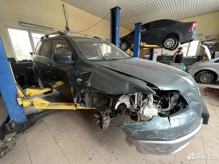 Mitsubishi Outlander 2.0 МТ, 2006, битый, 220 000 км