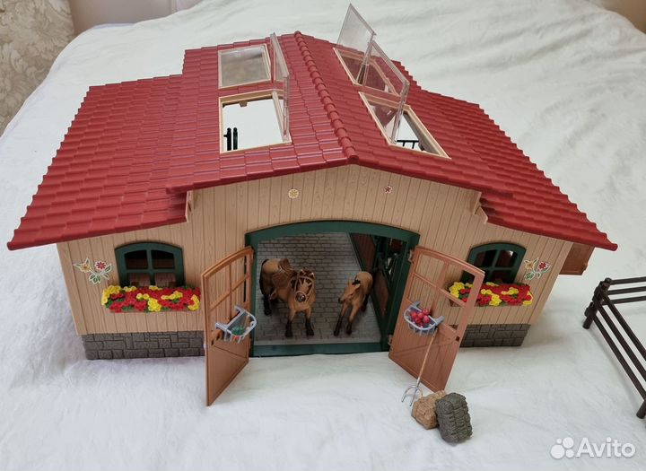 Игровой набор Schleich Конюшня с аксессуарами 4219