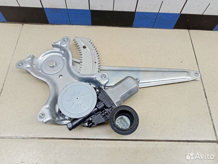 Стеклоподъемник электр. задний правый RAV 4 2013