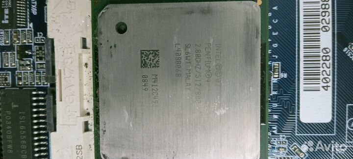 Материнская плата с процессором и памятью