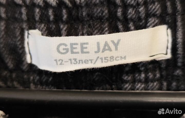 Джинсы и рубашка