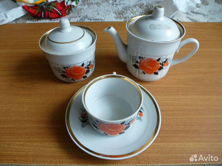 Чайный сервиз на 8 персон