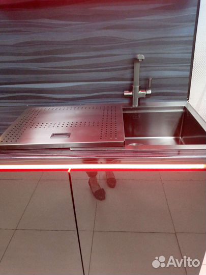 Кухонный гарнитур из пластика