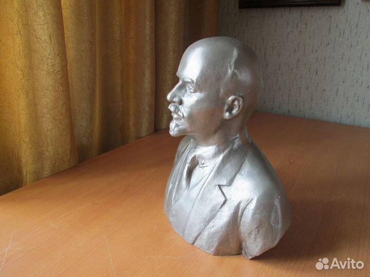 Бюст В. И. Ленина, силумин, автор А. Мурзин 1983