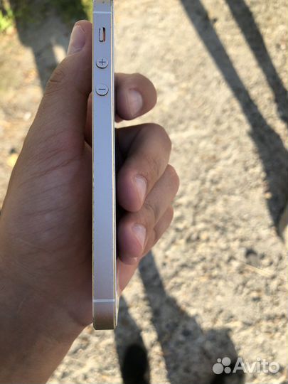 Телефон iPhone se