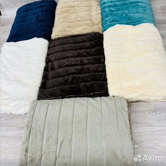 Пледы и покрывало