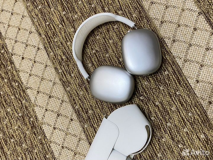 Apple Airpods max silver