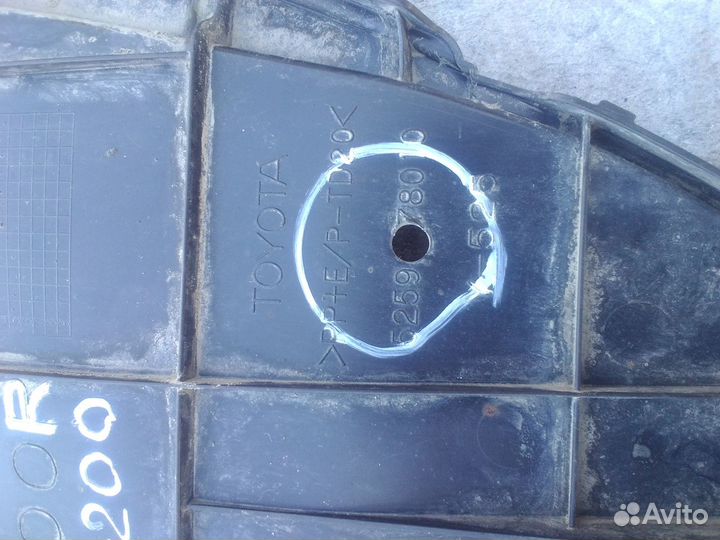 Подкрылок Локер Задний Правый Lexus NX200