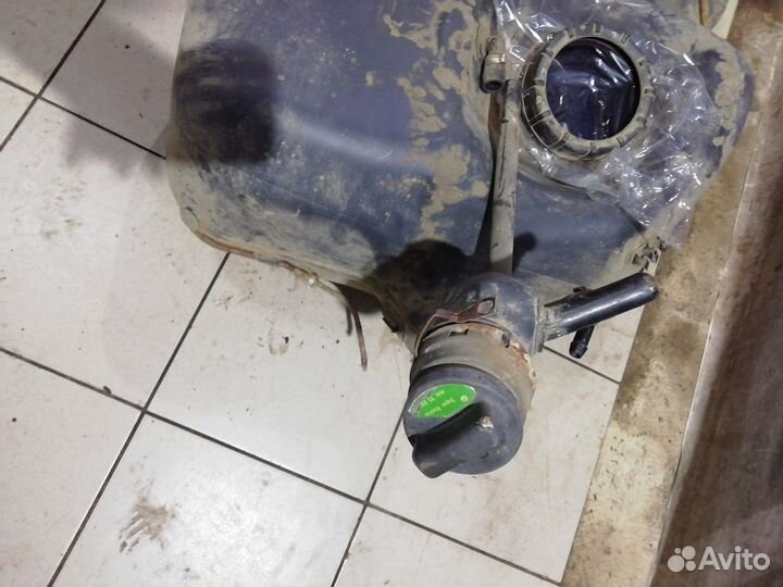 Топливный бак пластмассовый BMW 5 E34