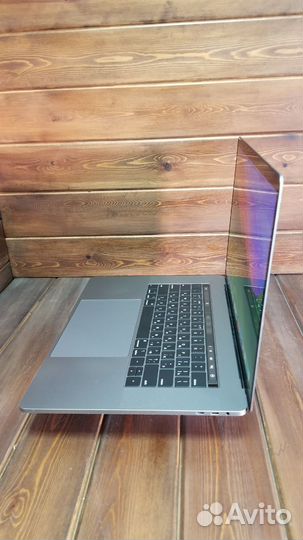 MacBook Pro 15 Retina 2018 I7/ 560X/ 512Gb