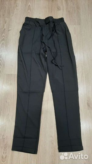 Новые легкие брюки на 44