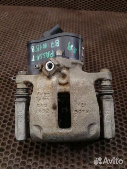 Суппорт задний правый Volkswagen Passat B7 CDA 1.8