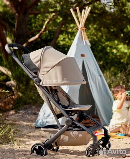 Лёгкая прогулочная коляска Joolz Aer+