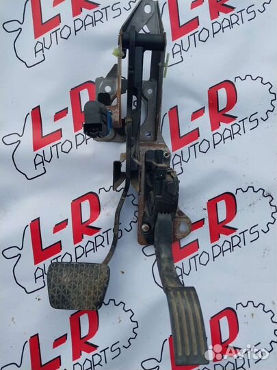 Педаль тормоса и акселератора (газа) mazda 3 bl