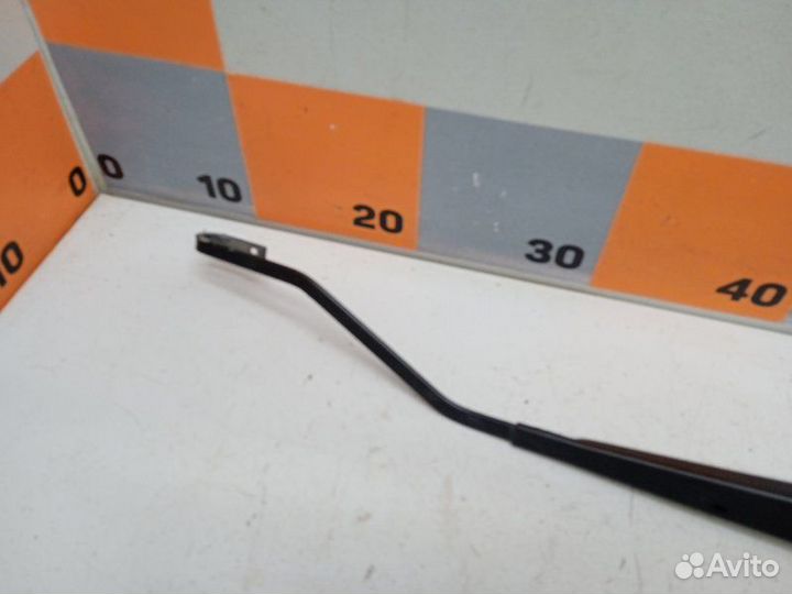 Поводок стеклоочистителя передний правый Vortex
