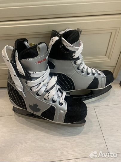 Коньки хоккейные