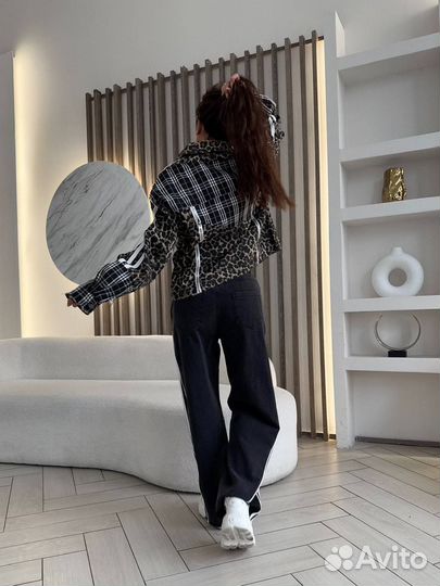 Джинсовый костюм леопардовый