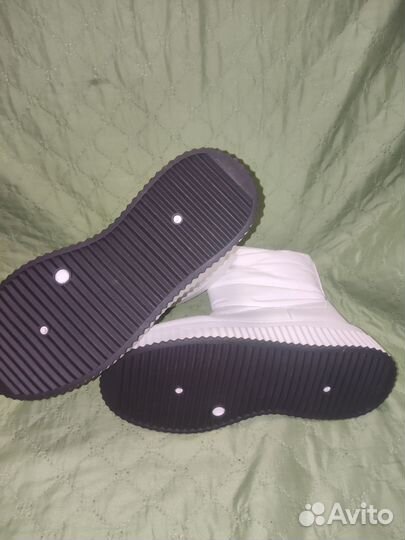 Дутики женские зимние